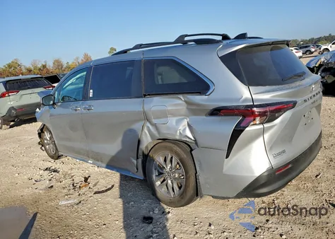 2023 Toyota Sienna Xle z USA, uszkodzony, nr VIN 5TDYRKEC4PS144598